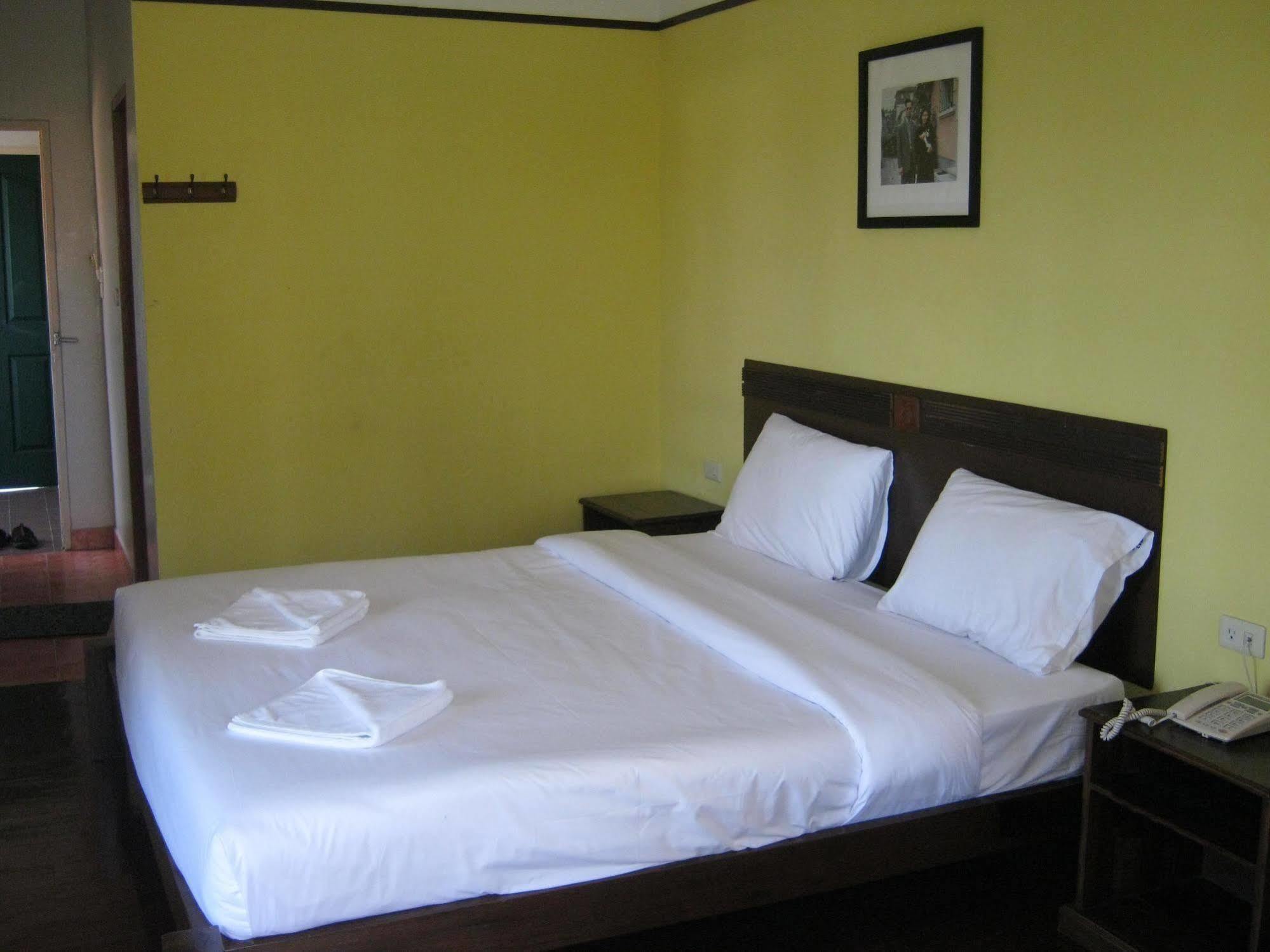 Hotel Baan Talay Pattaya Exterior foto