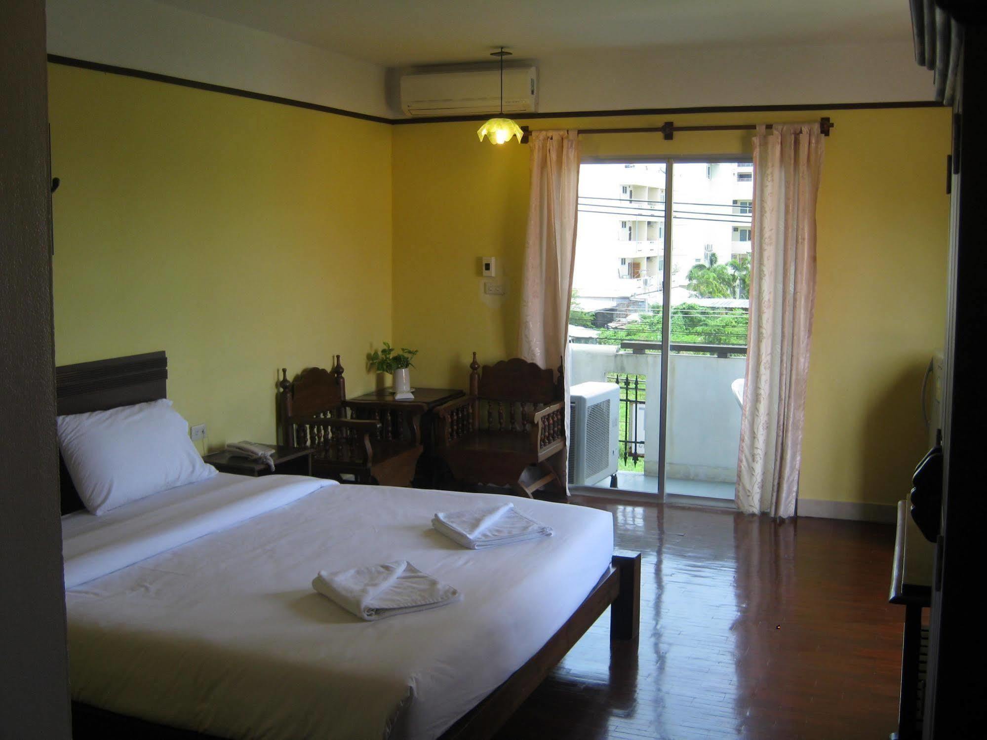 Hotel Baan Talay Pattaya Exterior foto